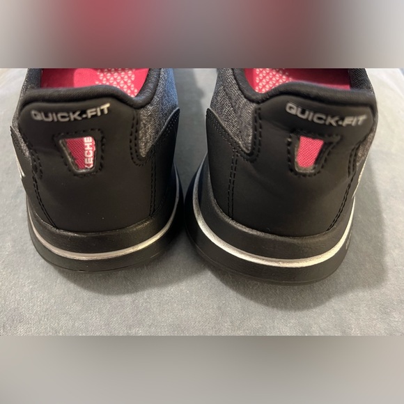 Skechers GOwalk 5 lightweight, responsive walking slip ons. Machine washable. - Picture 5 of 6